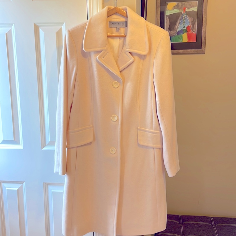 Anne Klein cashmere blend coat. Never worn. Size 12. Color cream.
